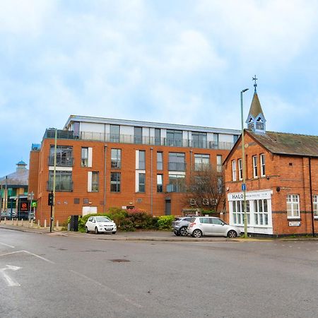 The Regency Suite - Modern 2-Bed 1-Bath Apartment Chertsey Exteriör bild