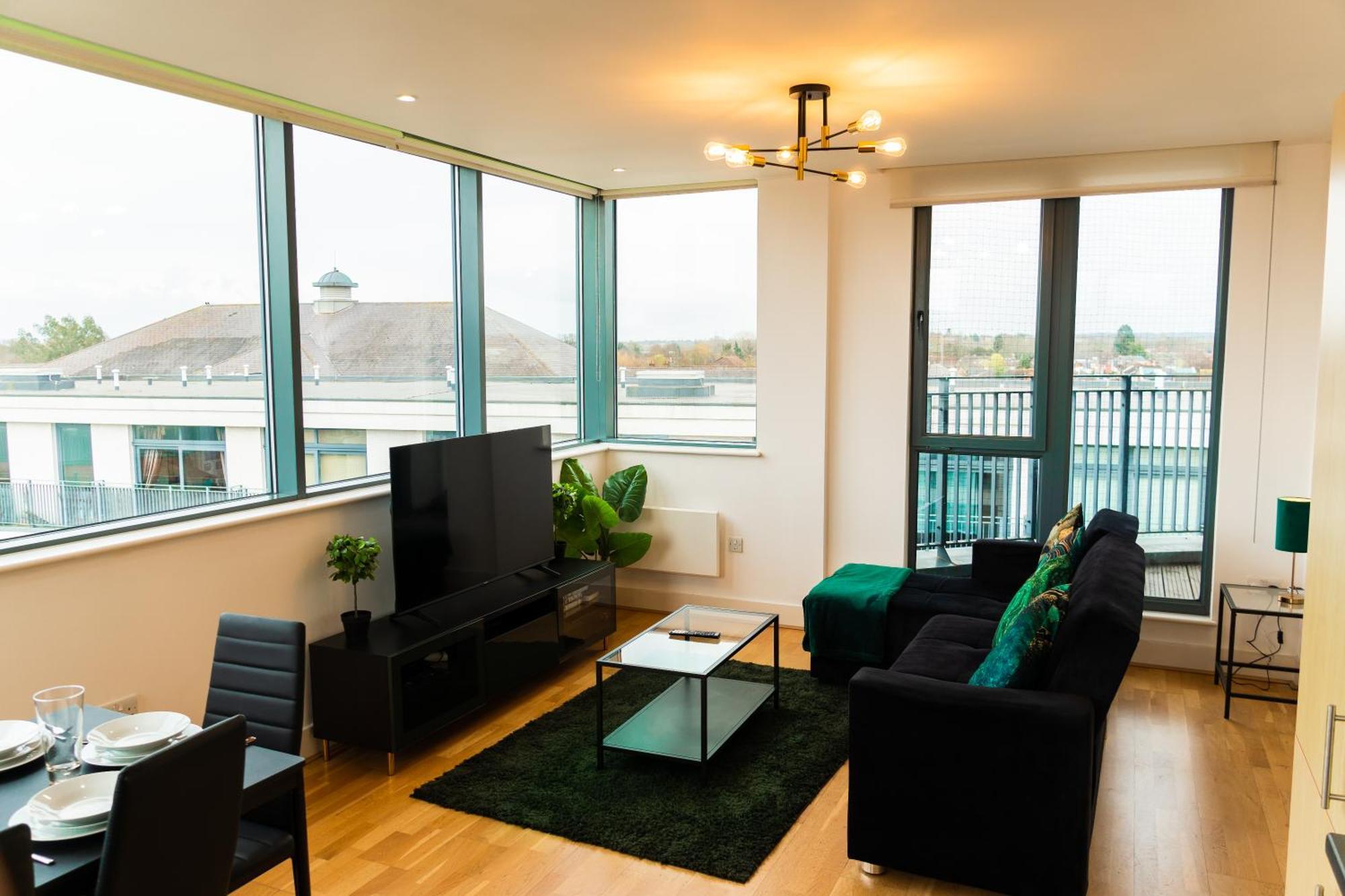 The Regency Suite - Modern 2-Bed 1-Bath Apartment Chertsey Exteriör bild