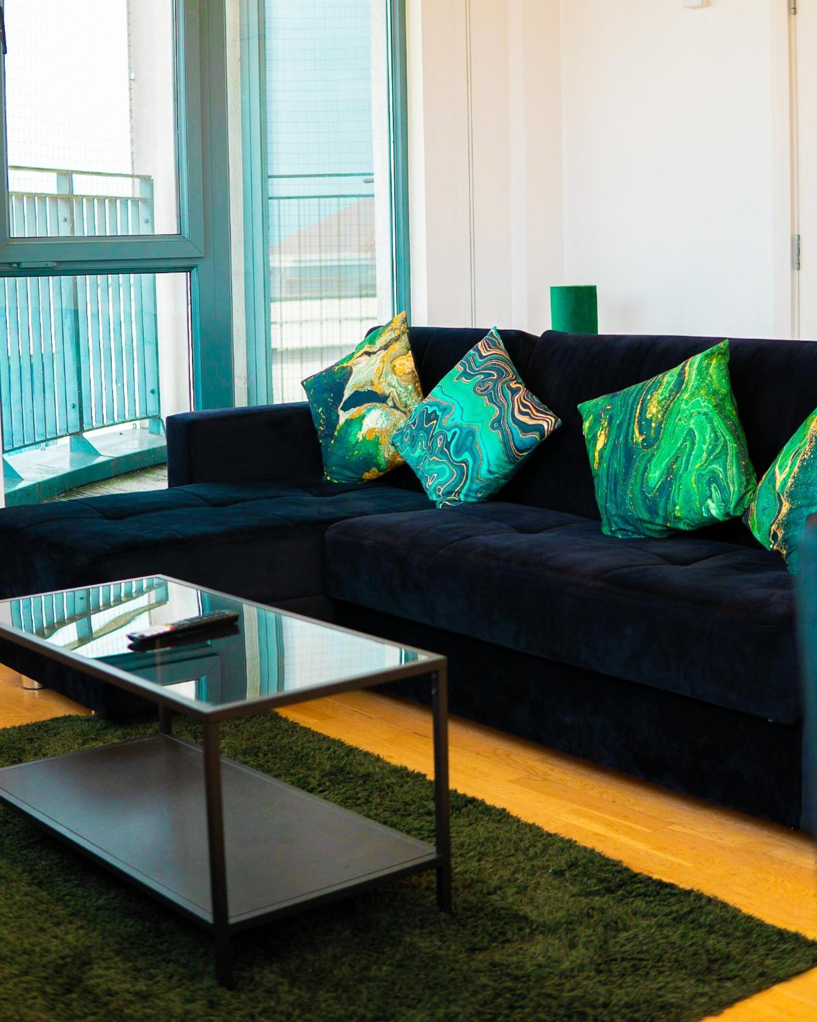 The Regency Suite - Modern 2-Bed 1-Bath Apartment Chertsey Exteriör bild