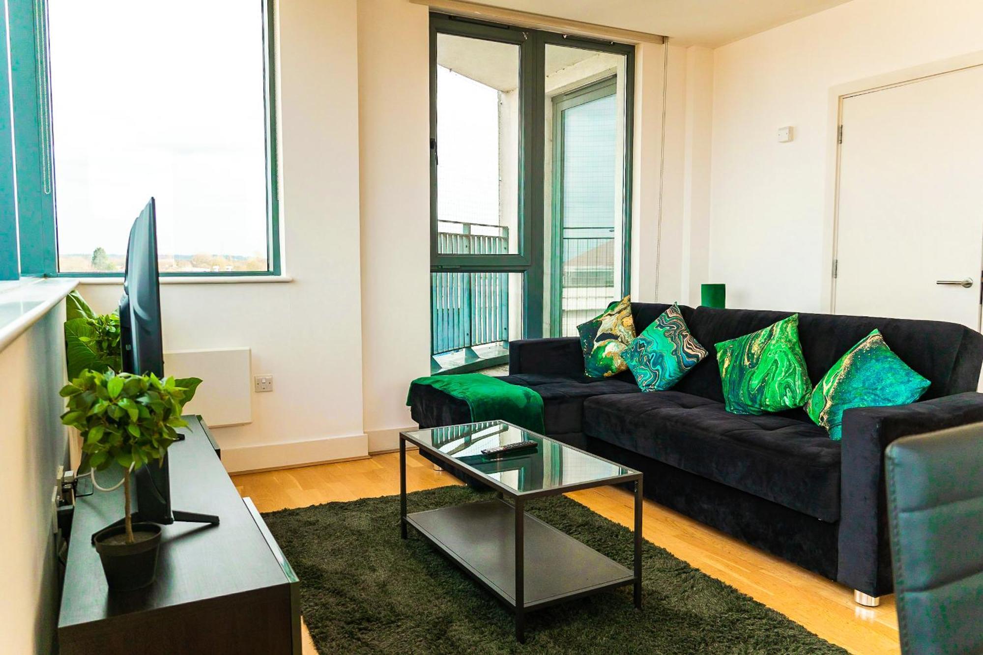 The Regency Suite - Modern 2-Bed 1-Bath Apartment Chertsey Exteriör bild