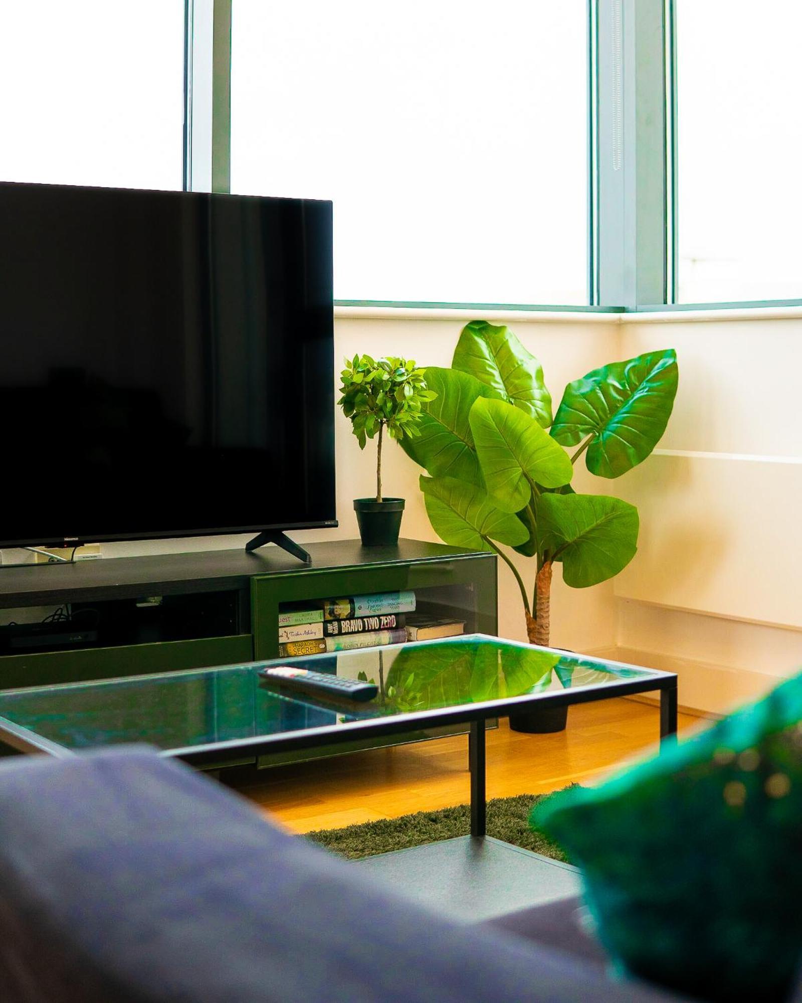 The Regency Suite - Modern 2-Bed 1-Bath Apartment Chertsey Exteriör bild