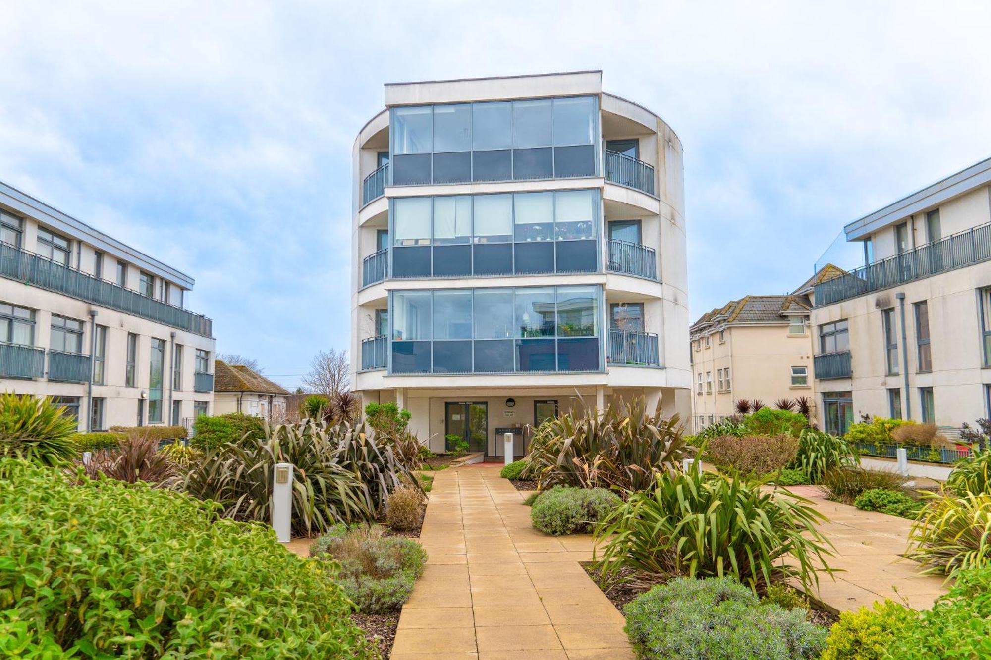 The Regency Suite - Modern 2-Bed 1-Bath Apartment Chertsey Exteriör bild